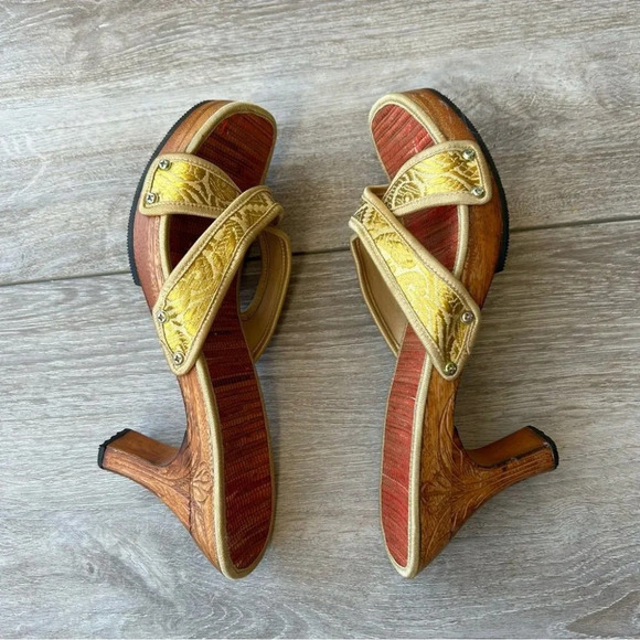 Vintage LM Gold Wooden Hand  Tooled Heel Slipper Sandals - Picture 10 of 14
